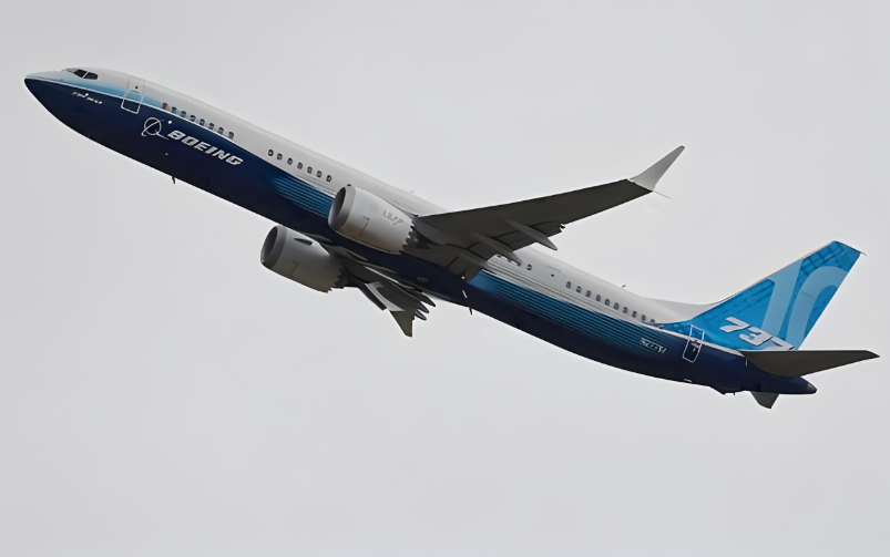 波音757客机起飞前突发轮胎脱落事件，安全措施紧急启动！